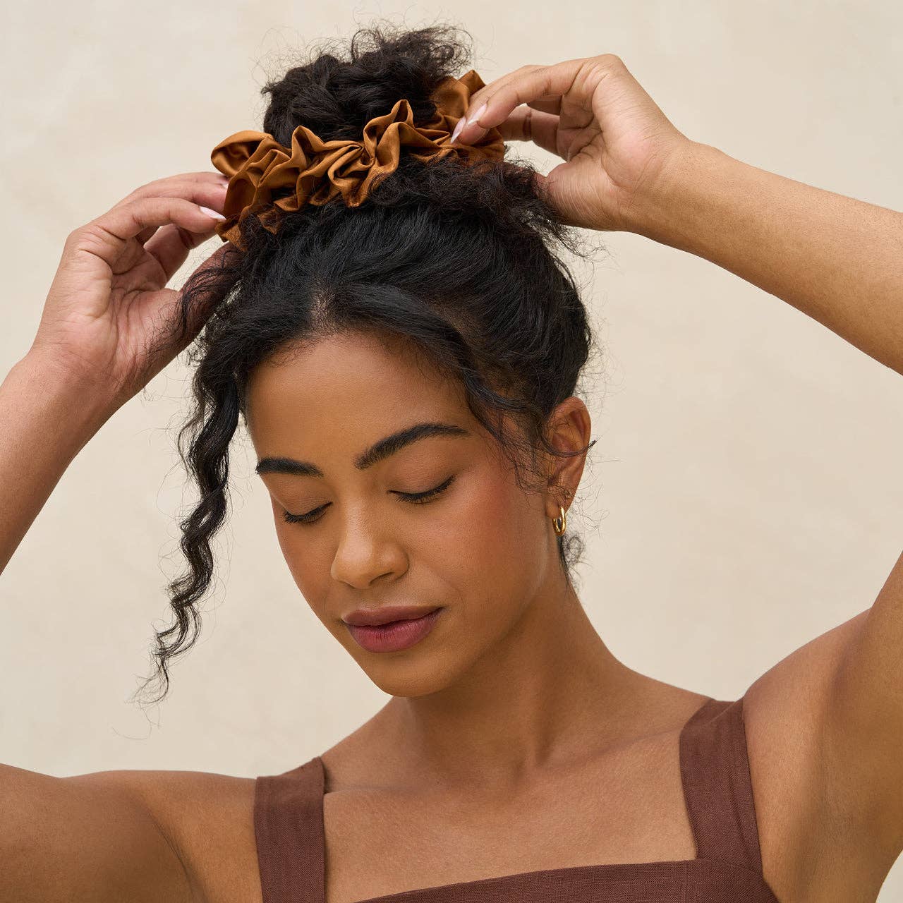 KITSCH - Camel Ruffle Scrunchie