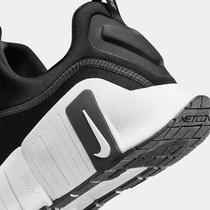 Up close, rear view of the Men's Nike Free Metcon 6.