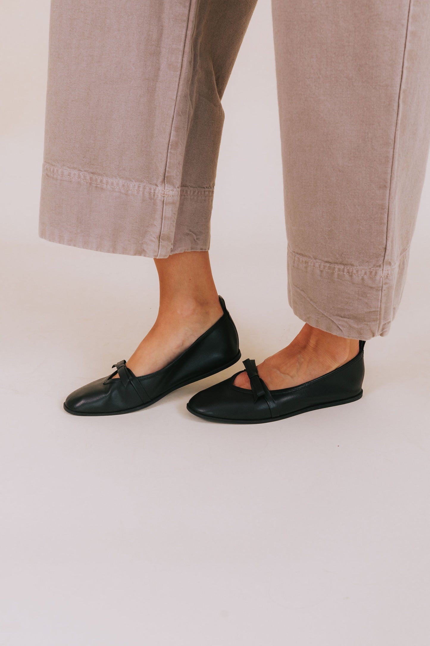 FREE PEOPLE - Mania Bow Flat