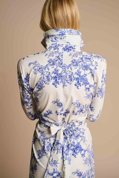 Color_Vanilla China Blue Damask