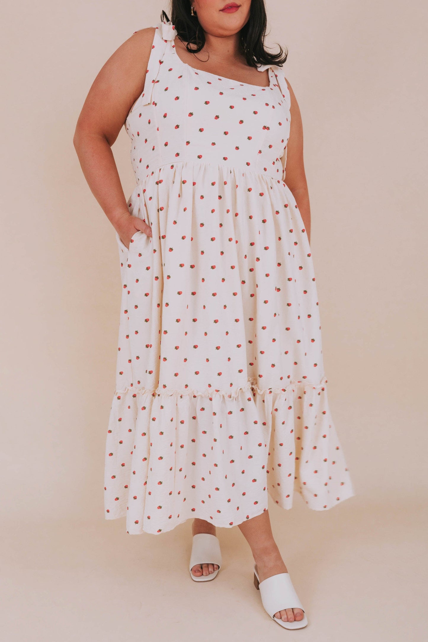 PLUS SIZE - Strawberry Kisses Dress