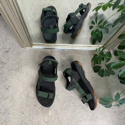 Grön sportig sandal från Whistler med tre justerbara remmar