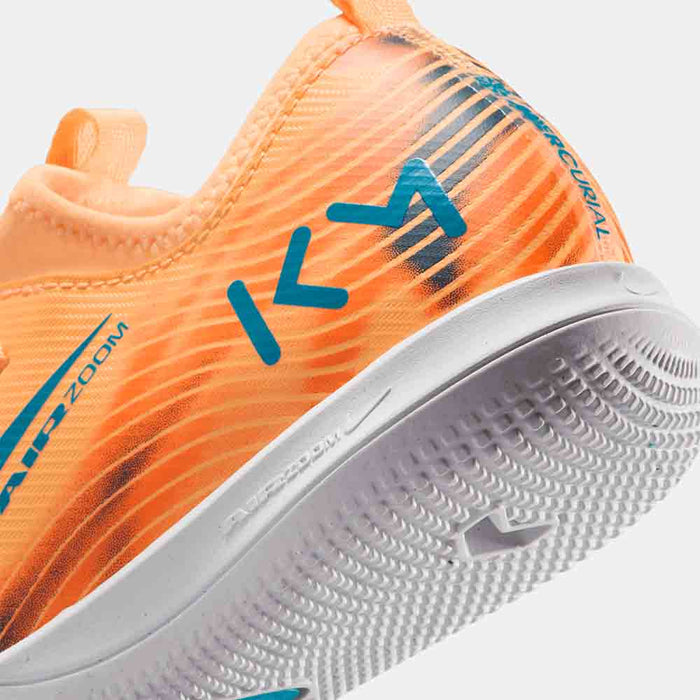 Up close, rear view of the Nike Jr. Mercurial Vapor 16 Academy Indoor Soccer Shoes.