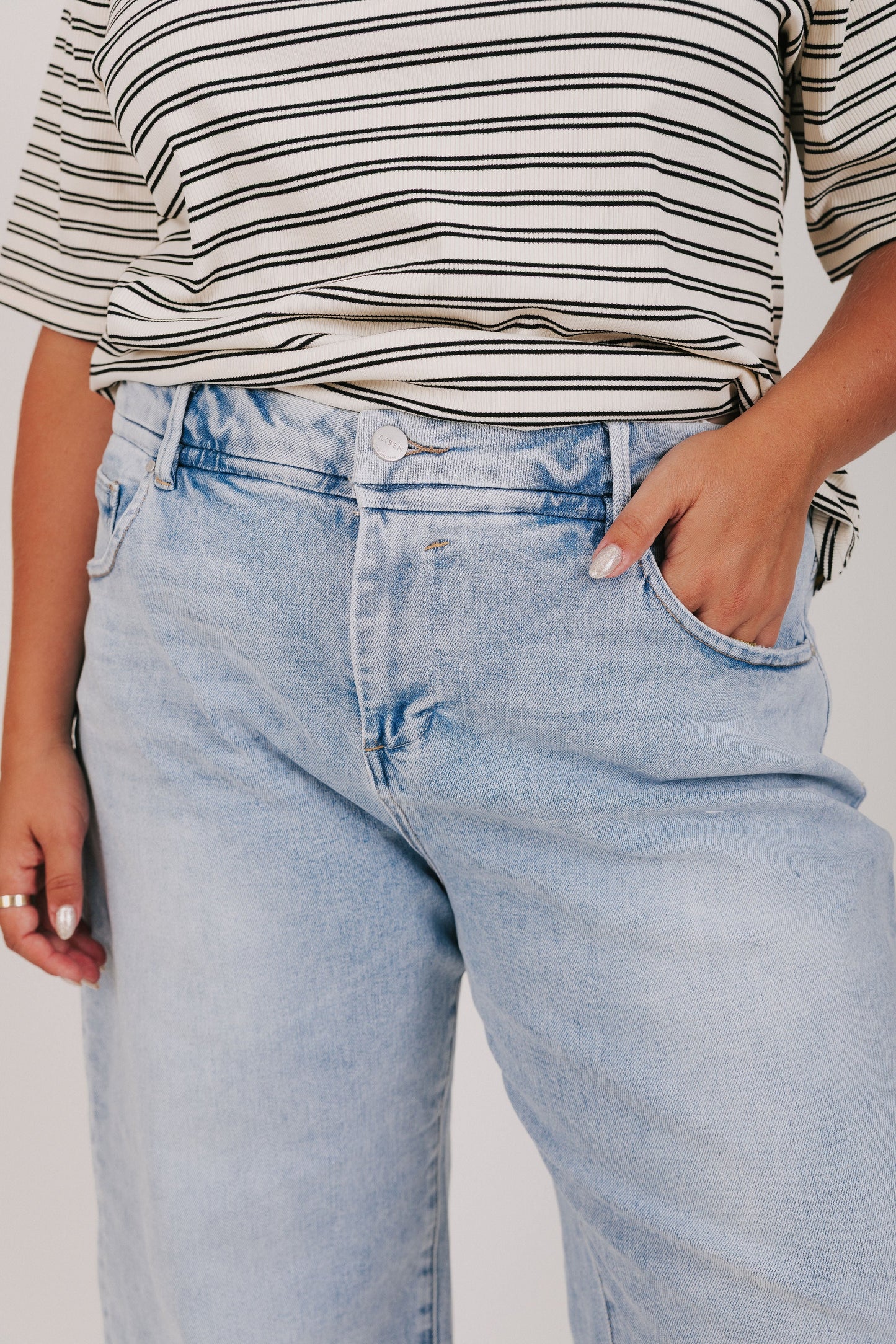 INCLUSIVE SIZING - RISEN - Simplify Jeans