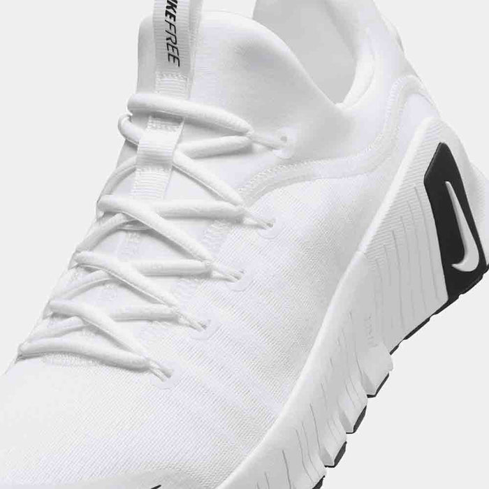 Up close, front view of the Men's Nike Free Metcon 6.