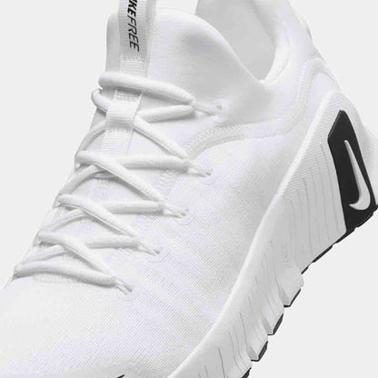 Up close, front view of the Men's Nike Free Metcon 6.