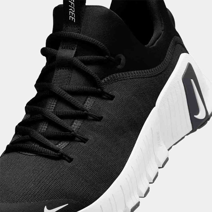 Up close, front view of the Men's Nike Free Metcon 6.