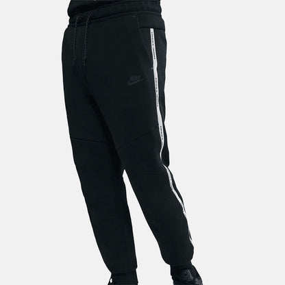 Front view of the Men's Nike Tech Fleece Jogger.