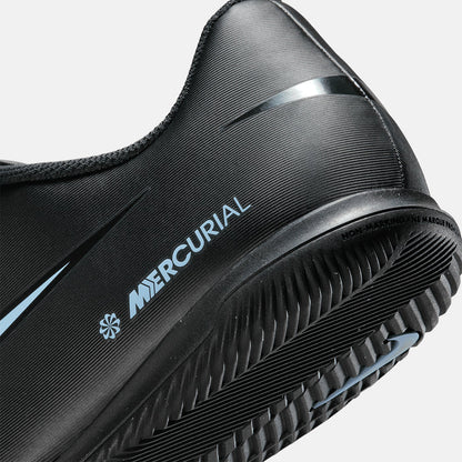 Up close, rear view of the Nike Mercurial Vapor 16 Club Indoor Soccer Shoes.