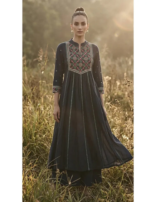 Noir Luxe Phulkari Suit Set