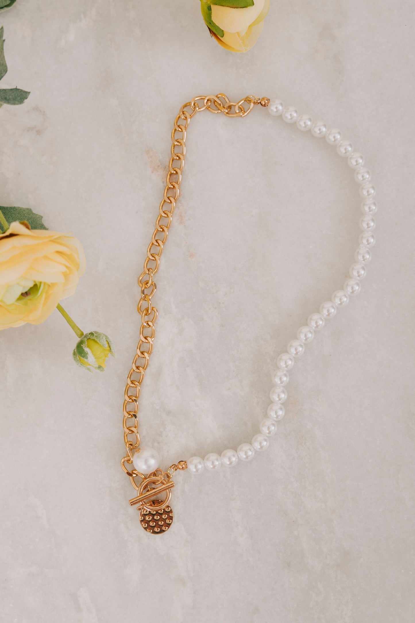 Dreamy Gaze Necklace