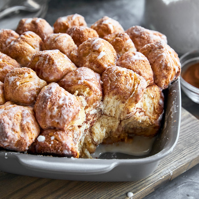Nonstick square baking pan