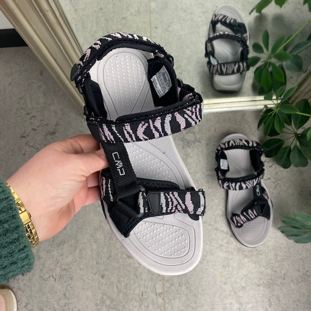 Svart CMP-sportsandal med ränder och god bredd