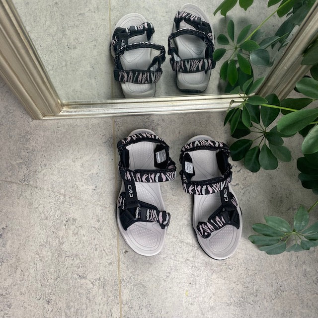 Svart CMP-sportsandal med ränder och god bredd