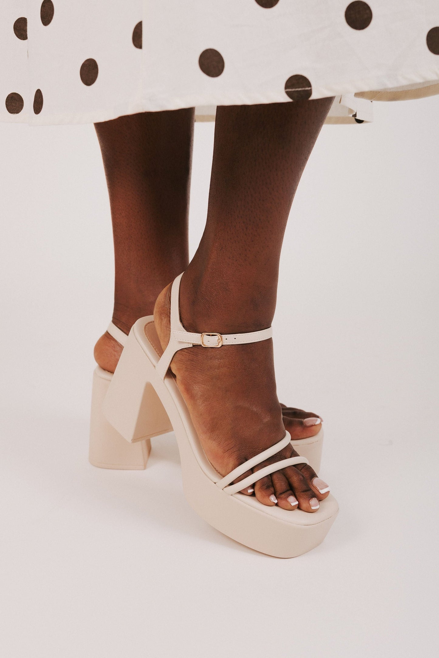 CHINESE LAUNDRY - Avianna Platform Sandal