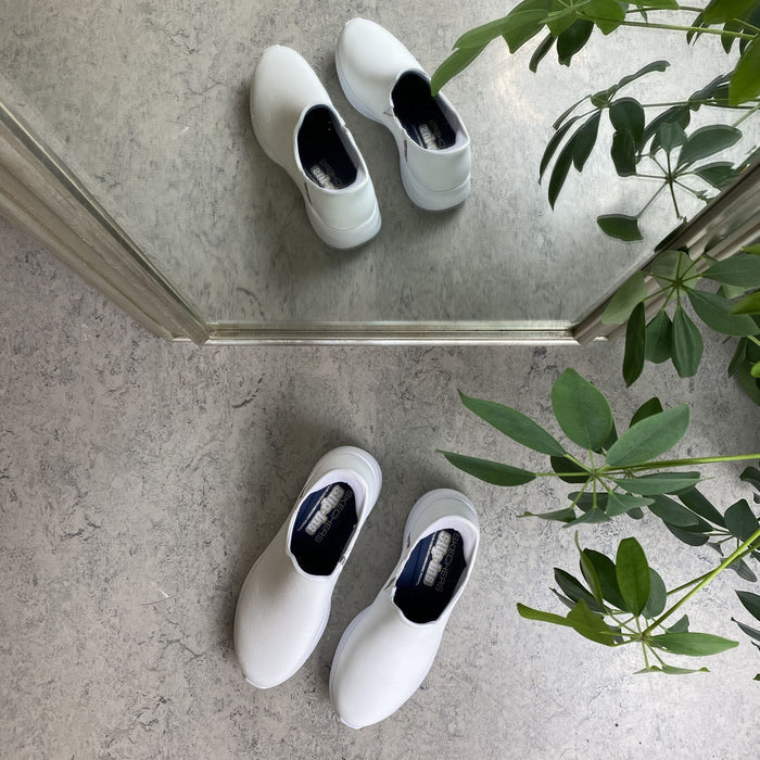 Vita slip-in-skor i läder från Skechers