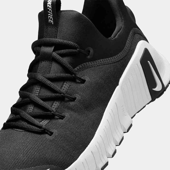 Up close, front view of the Women's Nike Free Metcon 6.