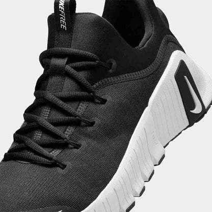 Up close, front view of the Women's Nike Free Metcon 6.