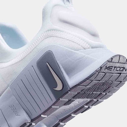 Up close, rear view of the Women's Nike Free Metcon 6.