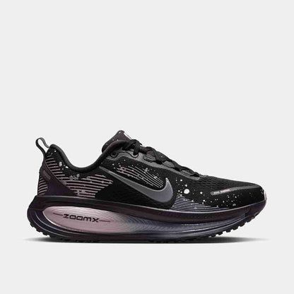 Side view of the Women's Nike Vomero 18 SE.