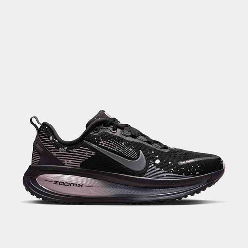 Side view of the Women's Nike Vomero 18 SE.