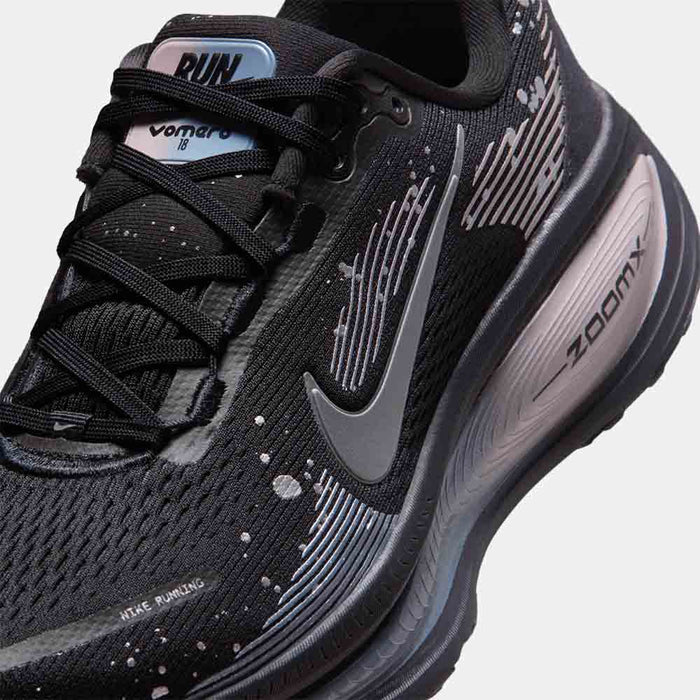 Up close, front view of the Women's Nike Vomero 18 SE.
