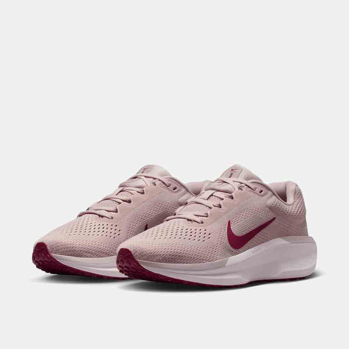 Front view of the Women's Nike Winflo 11.