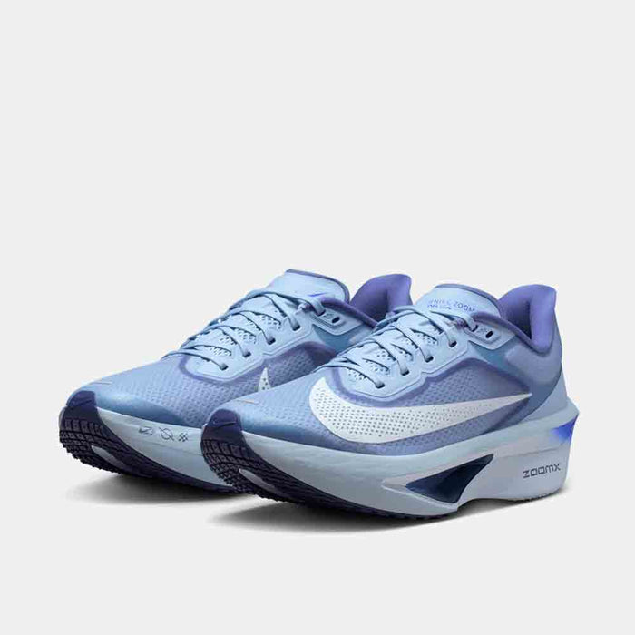 Front view of the Women's Nike Zoom Fly 6.