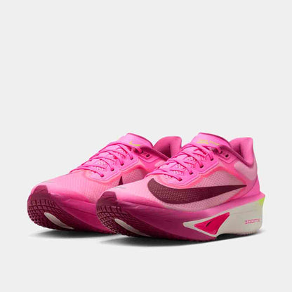 Front view of the Women's Nike Zoom Fly 6.