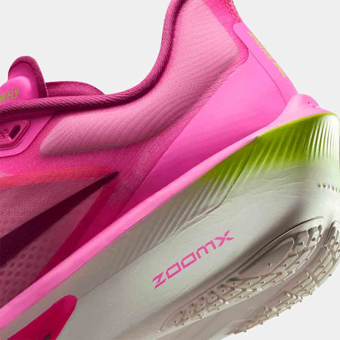 Up close, rear view of the Women's Nike Zoom Fly 6.